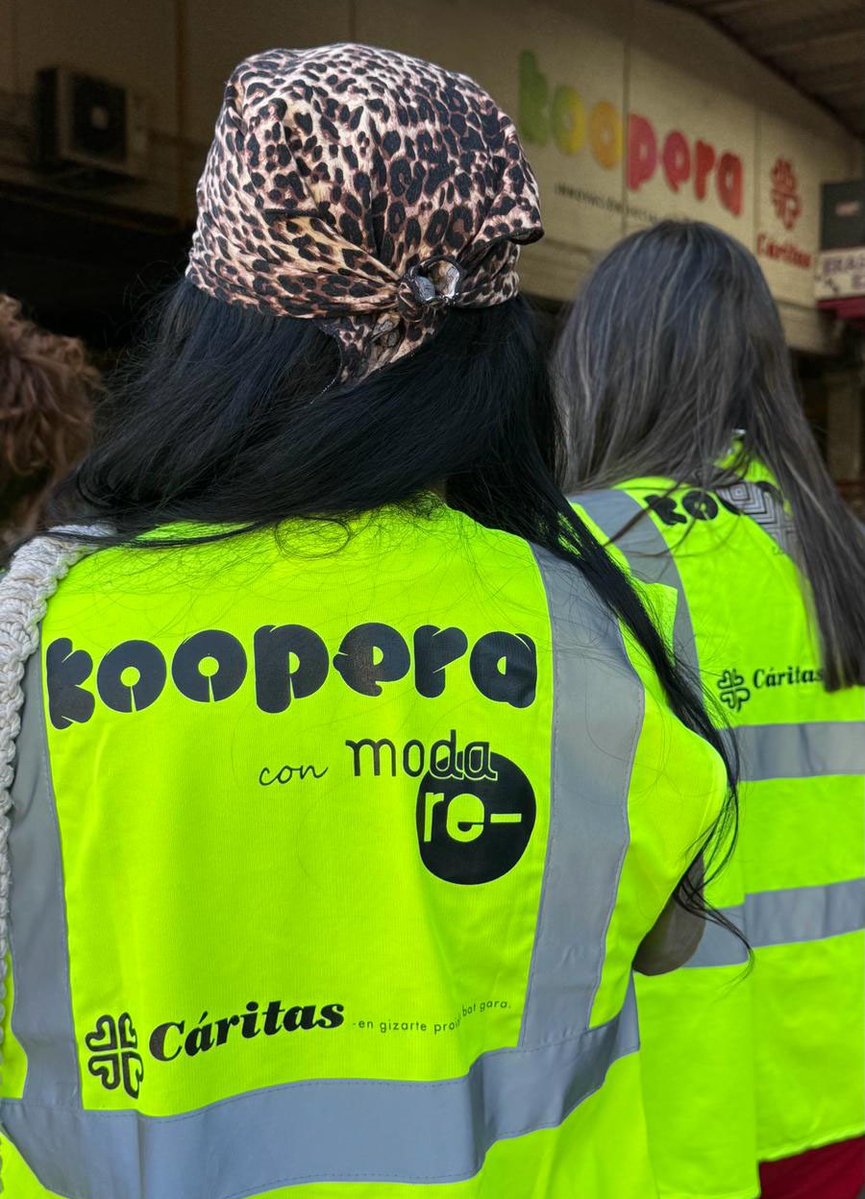 RedKoopera's tweet photo. El Reusing Center Koopera en Mungia ha recibido la visita de un grupo de creadores, diseñadores y proyectos vinculados a la moda, la artesanía y la creatividad sostenible

Una jornada para compartir ideas, procesos y nuevas miradas sobre reutilización textil y creación consciente https://t.co/jJ2YBrlL2U