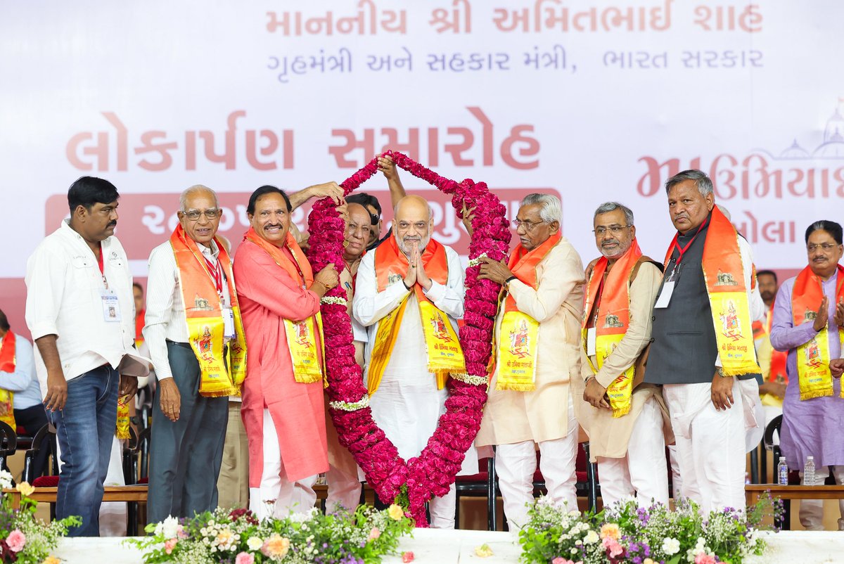 AmitShah's tweet photo. आज अहमदाबाद स्थित उमिया माता संस्थान के नवनिर्मित जे.एस. पटेल बालक छात्रावास और तपस्वीकुमार अरविन्दभाई पटेल बालिका छात्रावास का लोकार्पण किया।

₹104 કરોડના ખર્ચે 4 લાખ 34 હજાર ચોરસ ફૂટમાં બનેલી આ 13 માળની હોસ્ટેલમાં 1,600 બાળકોને ઉત્તમ રહેણાક સુવિધા મળશે.

3 અત્યાધુનિક ઈ-લાઈબ્રેરી, જીમ, હાઈસ્પીડ વાઈ-ફાઈ, RO વોટર અને પાર્કિંગથી સજ્જ આ ગ્રીન હોસ્ટેલ છેવાડાના વિસ્તારોમાંથી આવતા વિદ્યાર્થીઓ માટે શિક્ષણથી રોજગાર, ઇનોવેશનથી લઈને ઉદ્યમિતા સુધી તેમના ઉજ્જવળ ભવિષ્યનો મહત્વનો આધાર બનશે.