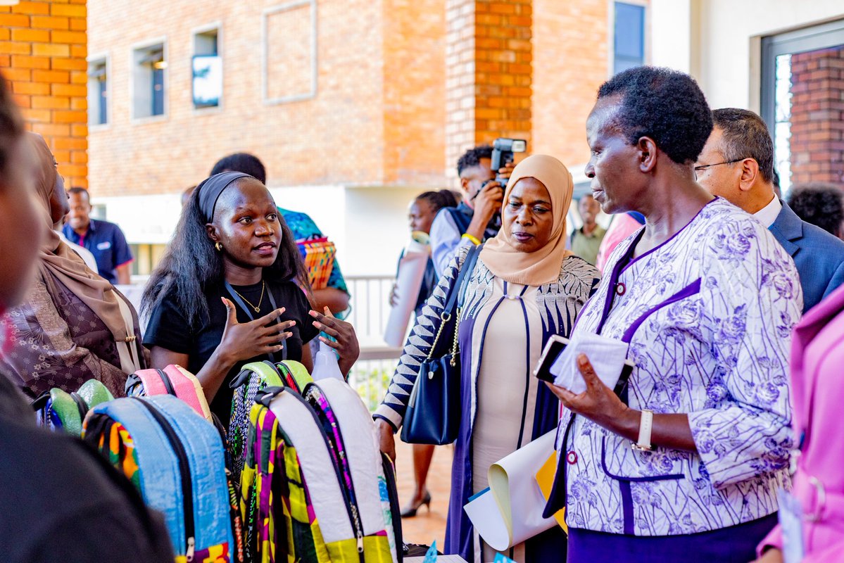 smartgirlsug's tweet photo. We successfully showcased our Ecojua SmartBags at the exhibition, highlighting our work in supporting girls in rural areas with reusable pads, menstrual health education, safe storage packs, and solar lighting to promote learning with dignity.

Cc @GlobalSpotlight•@Educ_SportsUg•@UNICEFUganda•@EUinUG•@IrlEmbUganda•@IriseEastAfrica•@AWYAD_UG

#MHMDay2026 | #PeriodFriendlyWorld