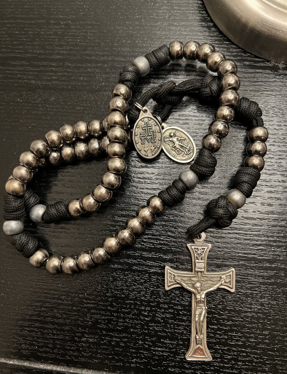 Pray The Rosary tweet media