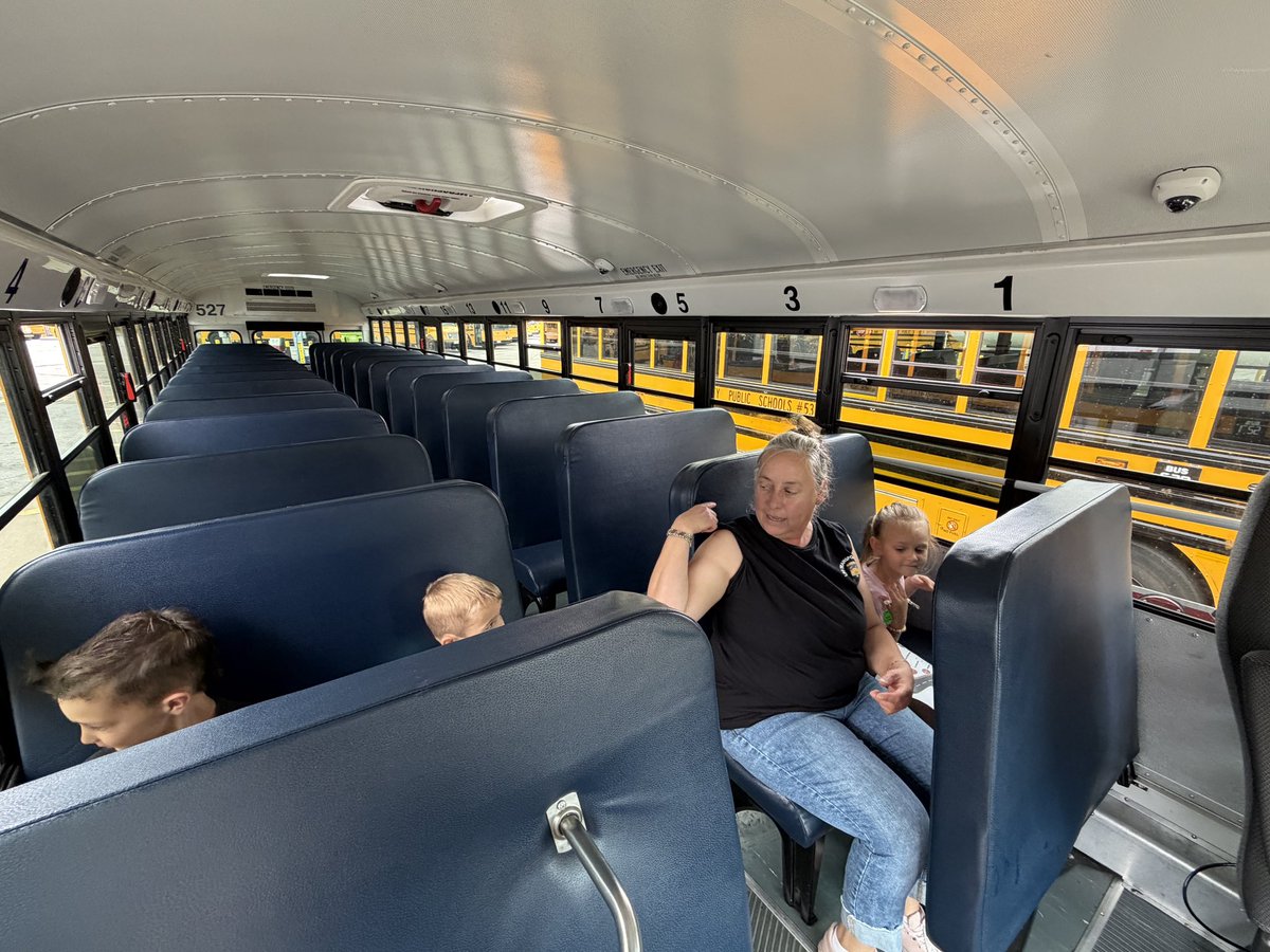 LIBERTYSCHOOLS's tweet photo. Incoming kindergarten students are meeting the bus today! They got their route information and then got to practice safely getting on the bus. They even took a ride around the block! #LPSLeads https://t.co/DOZk8twIUZ