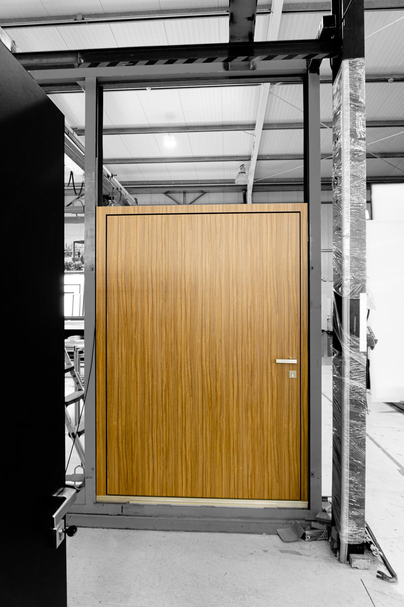 technicdoor's tweet photo. 120 mm pivot door, finished in Trespa NW14 phenolic on both the interior and exterior, showcasing a sophisticated and contemporary aesthetic. 🌿

📩 info@technicdoor.com
📞 +351 961 128 952
💻 https://t.co/nVt1ivwJxb

#technicdoor #luxurydoors #architecture #pivotdoor #frontdoor https://t.co/W1doXMsvOR