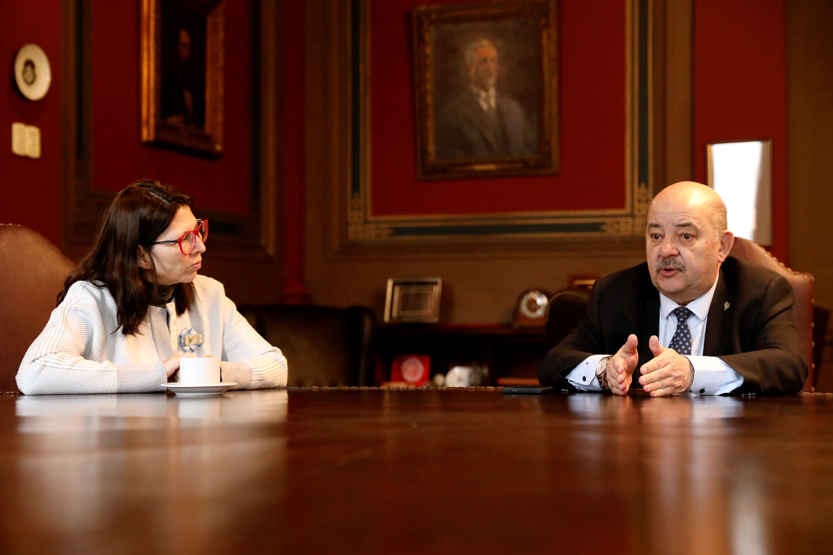 unlp's tweet photo. El presidente de la #UNLP @tauberfernando se reunió con la ministra de Hábitat y Desarrollo Urbano bonaerense, @sbatakis para comenzar a delinear futuros acuerdos para la edificación de casas con impresoras 3D en la Provincia https://t.co/WOE5q0k1Pe