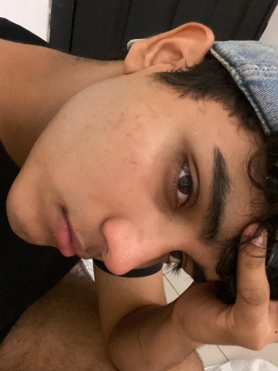 Hamburgueso9's tweet photo. Tan guapo y tan cansado yo https://t.co/GhpQRX0zDx