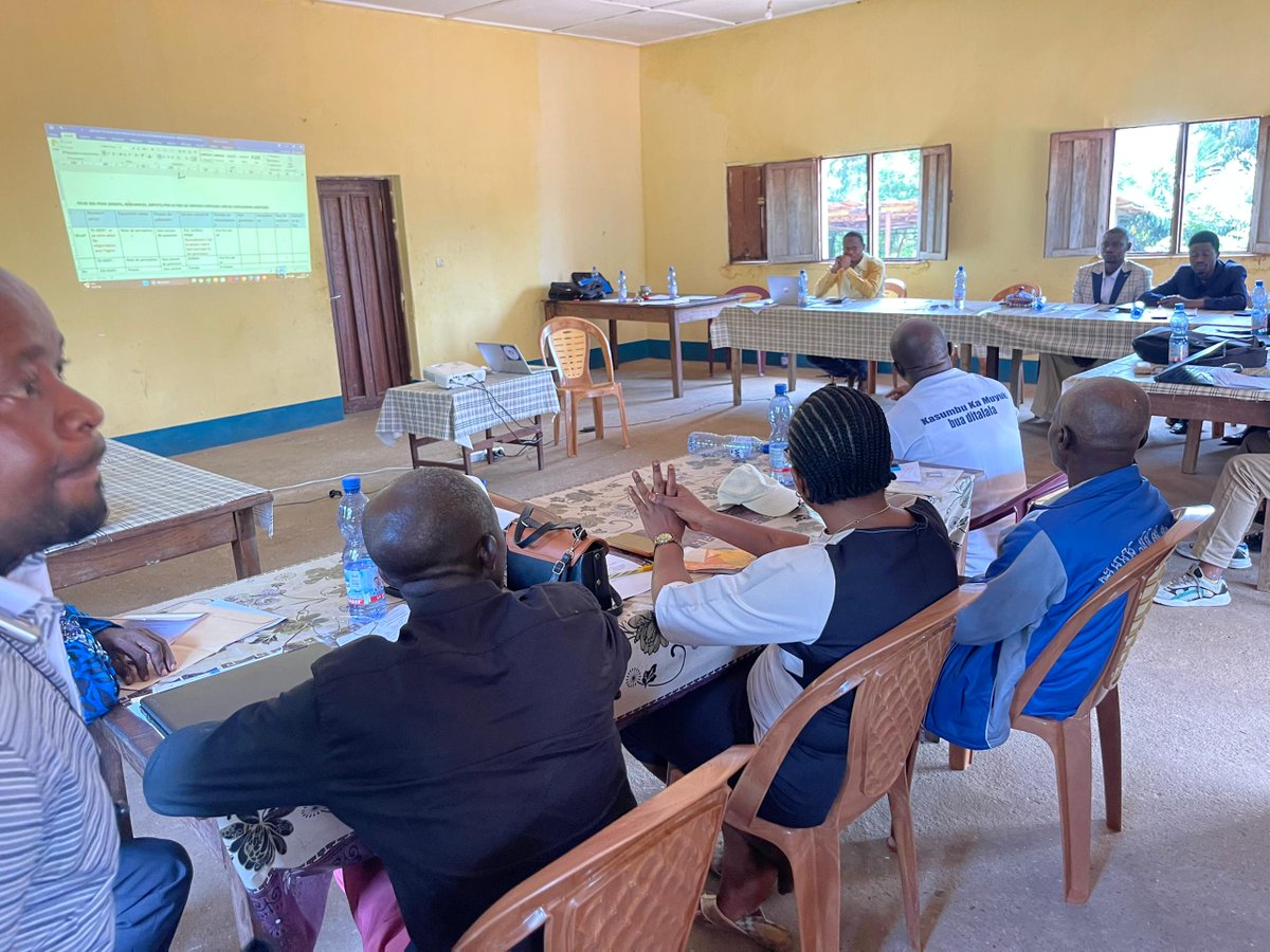 APC_Asbl's tweet photo. Grâce au plaidoyer de l'ONG @APC_Asbl, les autorités s'engagent à alléger les taxes et à stopper le harcèlement fiscal qui pesait sur les concessionnaires & ménages agricoles à #Tshikapa.
Le Chef de secteur de l’Entre Kasaï-Kabambaie a interdit ces taxes illégales, tandis que le Ministre provincial de l'Agriculture prépare un arrêté de régulation. 🛑
#RDC #Kasai #Tshikapa #Agriculture #Plaidoyer #Gouvernance #APC #SecuriteAlimentaire