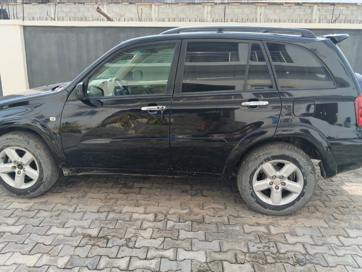 hellolouis2003's tweet photo. Rav4, 2005 available https://t.co/UaVU82bn1M