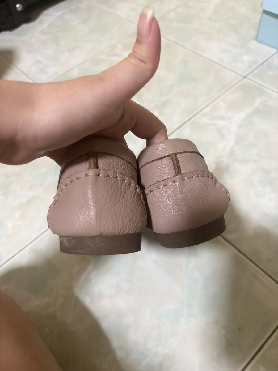_toeyben's tweet photo. 2 ) Shu , size 40 , 200 บาท https://t.co/g5VD9qbozu