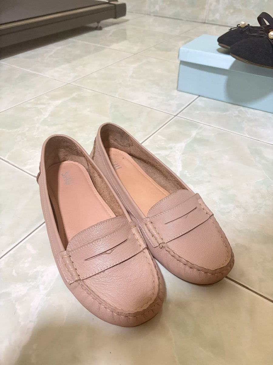 _toeyben's tweet photo. 2 ) Shu , size 40 , 200 บาท https://t.co/g5VD9qbozu