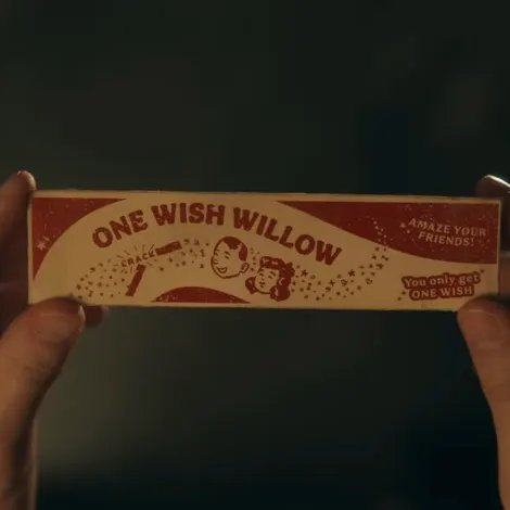 dailypop__'s tweet photo. La famille de Curry Barker a participé à la production de ‘OBSESSION’ : 

• Son père a écrit le monologue sur Hansel &amp; Gretel
• Sa mère a aidé au développement visuel du One Wish Willow
• Son grand frère était assistant de production sur le tournage https://t.co/dNO7D651tv