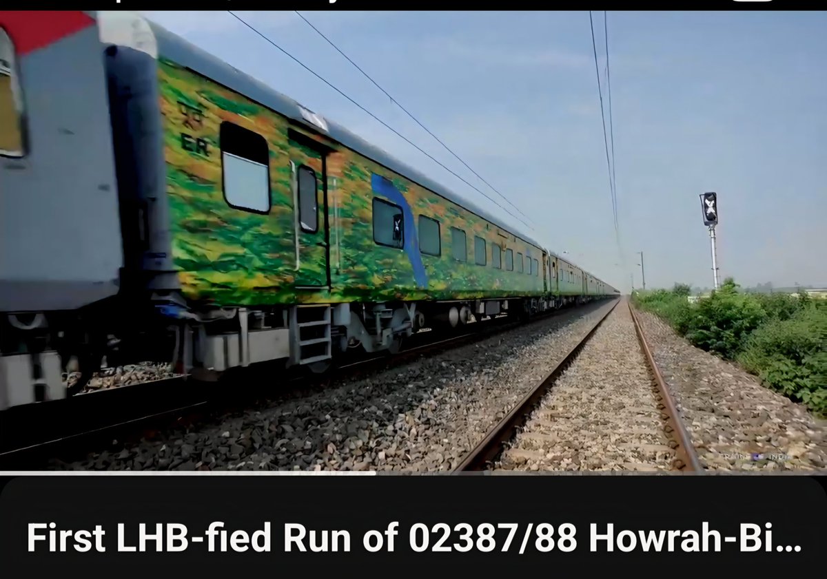 RpfKumar45158's tweet photo. Before the lockdown,brand new Duronto LHB coaches were made for 22201 Puri Duronto but somehow the AC coaches were taken to HWH,thus Passengers are still experiencing deprived of the Duronto coach after paying high fares || Please look into @EasternRailway @DRMKhurdaRoad @drmsdah https://t.co/amxCuYs0Ud