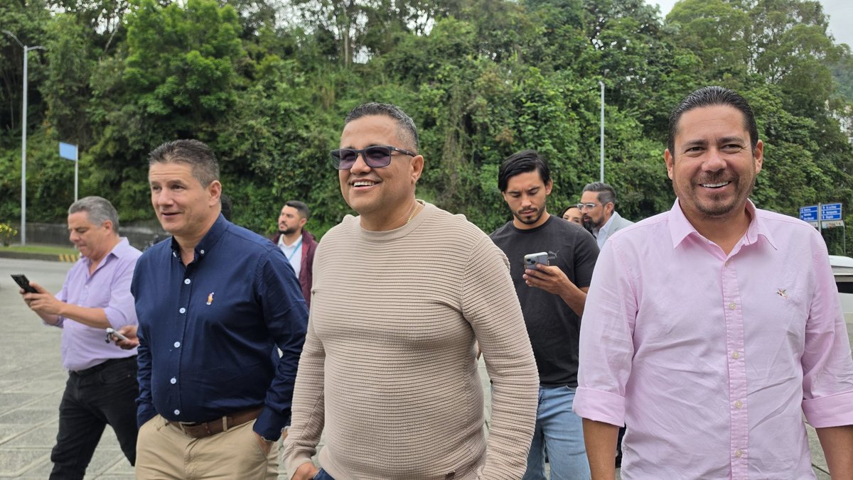 ConcejodeMzles's tweet photo. Hemos llegado a Expoferias, donde seguiremos evaluando los predios que se contemplan en el P.A N°. 083, “Por el cual se faculta y se autoriza al alcalde para cambiar la destinación y enajenar unos bienes inmuebles de propiedad del municipio de Manizales”

#ConcejoDeManizales https://t.co/EuEsrLT39Q