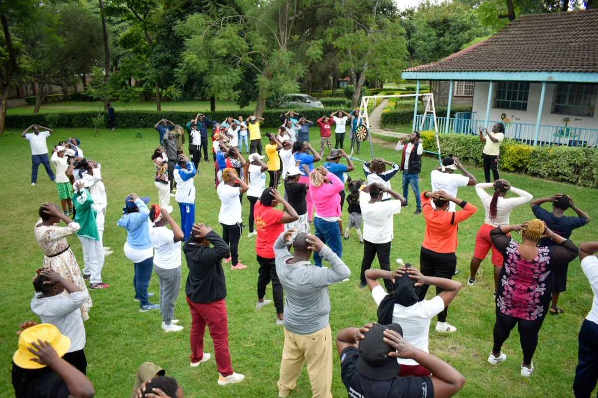 kivuliwellness's tweet photo. This week, Kivuli Wellness Kenya was honored to facilitate team-building sessions during the Nakuru County Department of Health’s mental health awareness programme for CHAs &amp; CHPs, in collaboration with Amref Health Africa. https://t.co/E7npzLQy6J