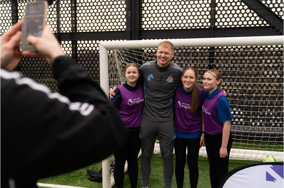 NU_Foundation's tweet photo. Having a kickabout with your mates and a Newcastle United player 🙌 

Earlier this season, Aaron Ramsdale got stuck into a session with Premier League Inspires students on our rooftop pitch at NUCASTLE.

Plenty of laughs and high fives all round 😁 Thanks for stopping by, Rambo!

Full story 👉 https://t.co/mvApxjxNR4

@PLCommunities 
#PLInspires #PLMoreThanAGame