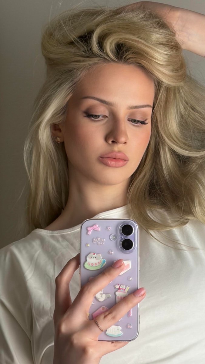 fiddlewes's tweet photo. How's this makeup today?🥰 https://t.co/yi1hZcIMeI