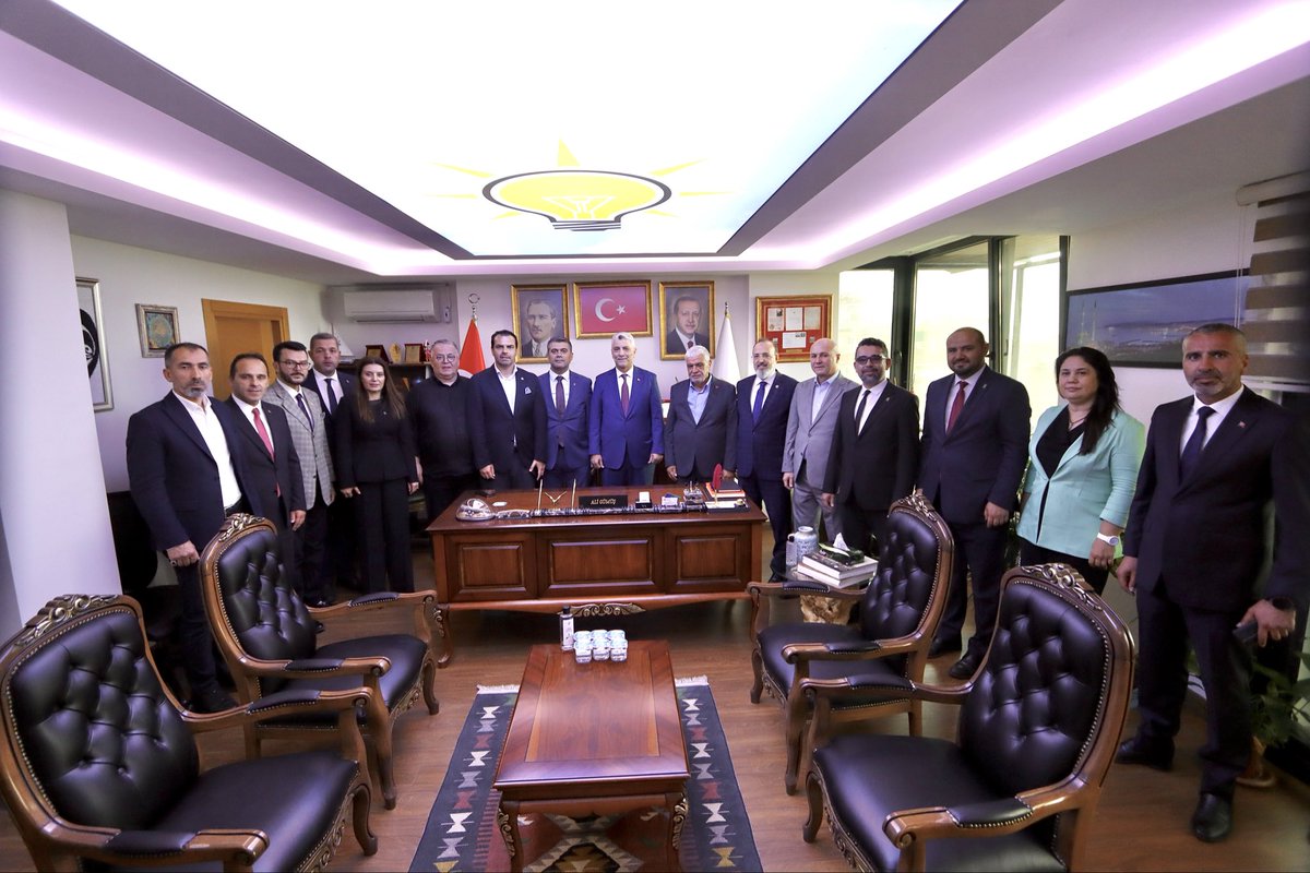 av_aligumus's tweet photo. Geleneksel Teşkilat Bayramlaşma Programımızda bizlerle bir araya gelerek bayram sevincimizi paylaşan tüm hemşehrilerimize gönülden teşekkür ediyorum.

Ticaret Bakanımız Sayın Prof. Dr. @omerbolatTR’ın katılımlarıyla; MKYK Üyemiz, milletvekilimiz @GokhanDikts, teşkilat mensuplarımız ve kıymetli vatandaşlarımızla birlikte bayramın bereketini, muhabbetini ve kardeşlik iklimini hep birlikte yaşadık.

Rabbim birliğimizi, beraberliğimizi ve muhabbetimizi daim eylesin. Bayramımız mübarek olsun.