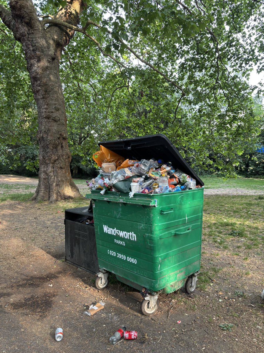WarrinerWatch's tweet photo. @wandbc @EnableParks What’s happened to the large green bin rubbish collections in Battersea Park? None over Bank Holiday weekend and this morning..  @batterseapark https://t.co/OFcgwj1nFR