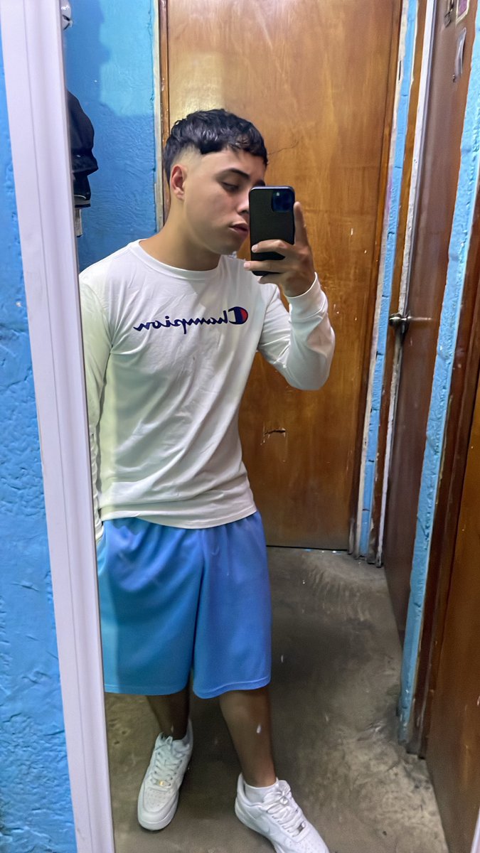 K95113Kv's tweet photo. Hola 🤪🤪 https://t.co/008x7c6JXB