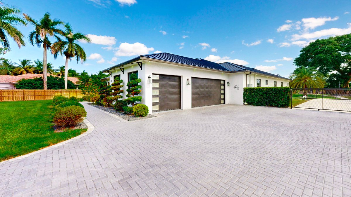 SaudRai's tweet photo. Luxury living hits different when you have land. ✨
1.25 private acres in McMinn Estates, Homestead, FL. Built for buyers ready to upgrade their lifestyle — not just their home. 📲 305-376-7202 https://t.co/y6YGE2QguO #MiamiLuxuryRealEstate #HomesteadFL #LuxuryHomes https://t.co/jr1DJbfhb0
