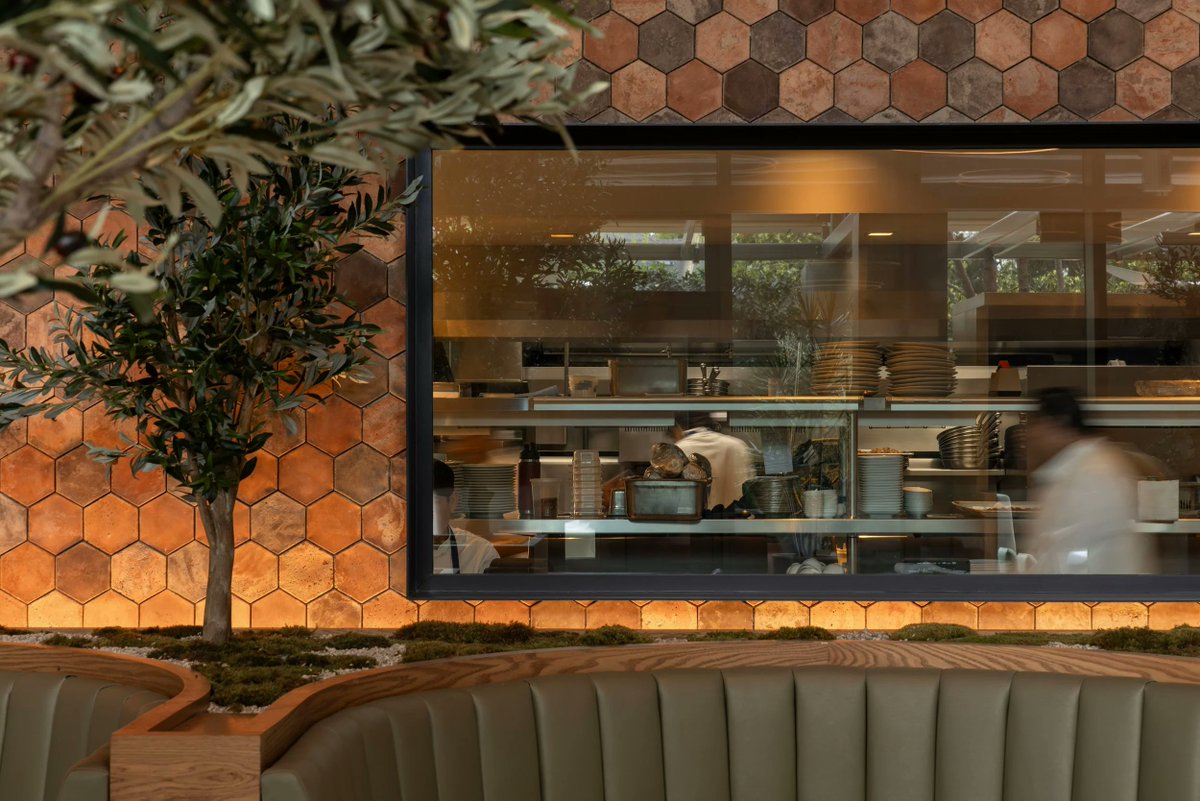 themfg's tweet photo. #TileEverything
Inside the @WaldorfAstoria Beverly Hills is the restaurant Baldi created by chef Edoardo Baldi
Designed By @EZEQUIELFARCA https://t.co/jIRCaijoUA
When I was young, I used to take credit for this beautiful type of jobs . Now I realize we are just a palette of colors and textures for the design team and owners.
@ARTObrick Helps cool people build cool places