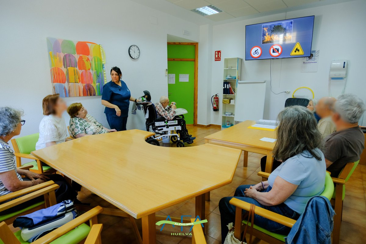AFAHuelva's tweet photo. Completamos la última semana de mayo con algunas fotografías de las actividades que realizamos en #AFAH... #reminiscencia, #gnosias, #praxias, #atención, #musica, #gradior...
Siempre con la compañía y el cariño de nuest@s trabajador@s.
#Alzheimer #Huelva #diaadia https://t.co/pDkro9Q5NT