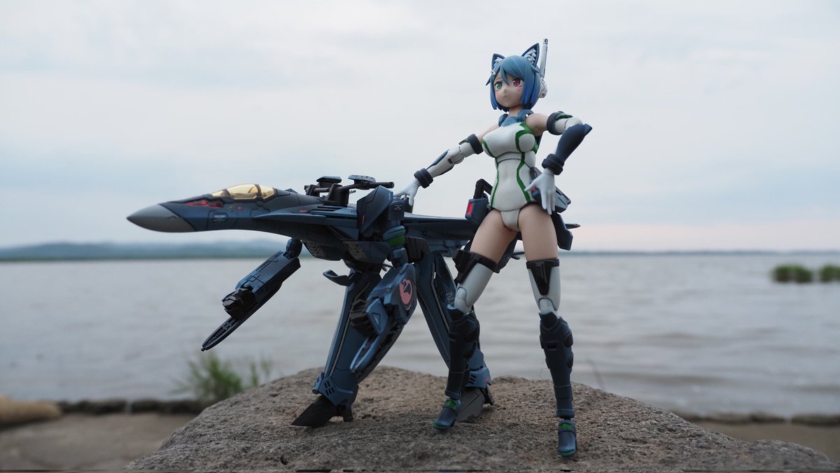 imonekog3's tweet photo. #マクロスモデラーズ応募
作品名「黄昏」
無事に帰還し黄昏ている所です。
使用キット　V.F.G. マクロスΔ VF-31A カイロスSP
海上自衛隊の洋上迷彩風に塗装しました。
夕日を入れたかったけど締切までに天候の回復が見込めないので投稿っ！ https://t.co/Wi0iWTonLT