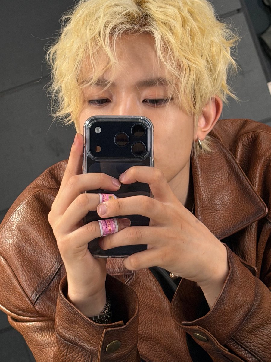evanweverse's tweet photo. Recent selcas from EVAN  🫳🫳

#EVAN #에반 #HEESEUNG #희승 https://t.co/HzXkjWtqq8