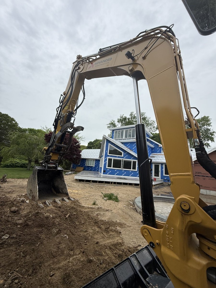 AdvancedGCCT's tweet photo. Kickstarting the week with a look at this massive, custom wrap-around deck at our Stonington, CT job site! ☀️ Remodeling your shoreline home's outdoor living space this season? Call us at (860) 536-7663 to connect today! #CustomDeck https://t.co/fGVaZpCQ7h