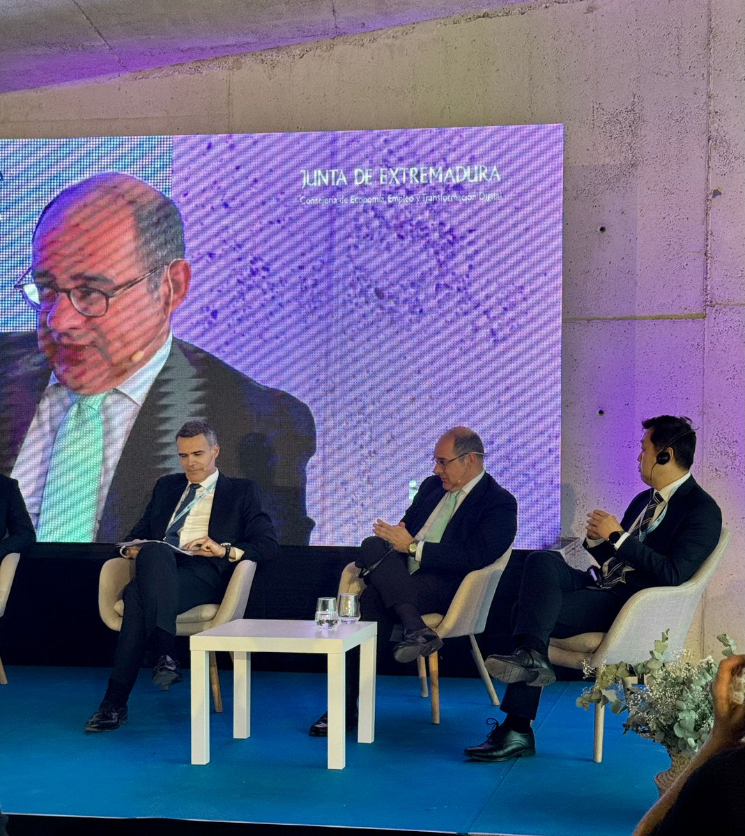 ASPREMETAL's tweet photo. Extremadura se consolida como referente internacional en movilidad eléctrica e hidrógeno verde. 

El III Foro Internacional de Movilidad Eléctrica e Hidrógeno ha contado con la presencia de empresas chinas interesadas en conocer el potencial industrial, energético y logístico. https://t.co/Dd5aUIORje