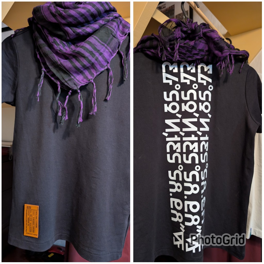 N_ZAP_89's tweet photo. ユニクロTシャツからバラズシ アカシソマキへ
背中のプリントは夫の担当、Rubyはオモテの革タグを縫い付けただけ！ほんとはタグも１から作りたかったんだけど、今回は断念
ストールは似たものをAIに探してもらいました(ホンモノを販売してくれないかなぁ…)
#Splatoon3 
#スプラトゥーン３ギア https://t.co/5HOfeFTOH1