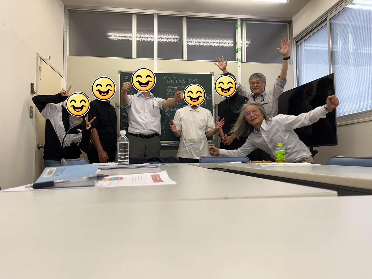BizAndCoach's tweet photo. 【富士宮地域の中小企業チームコーチングPj】 本日は、富士宮市の中小企業２社、３チームに対するチームコーチングのキックオを実施しました。私が代表を務める銀座コーチングスクール相模原校の���業生にも見学参加していただき、現場を体験していただきました。今後も卒業生には見学を通して学びを実践に繋げて行ってもらいたいと考えています。

https://t.co/Jk4YDBXrLm 

皆さん初めてのコーチング、初めてのチームコーチングでしたが、徐々に対話が広がり可能性を感じた一日でした。チーム≒会社となる中小企業。チームコーチングで会社が変わる。まずはこの地域に広めその先へ。  

#チームコーチング, #銀座コーチングスクール