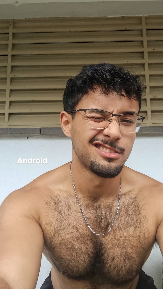 Putozinhu's tweet photo. @call_rexy acho q vc só gosta de amarelo e sombras desnecessariamente claras https://t.co/ohUtgdvfos