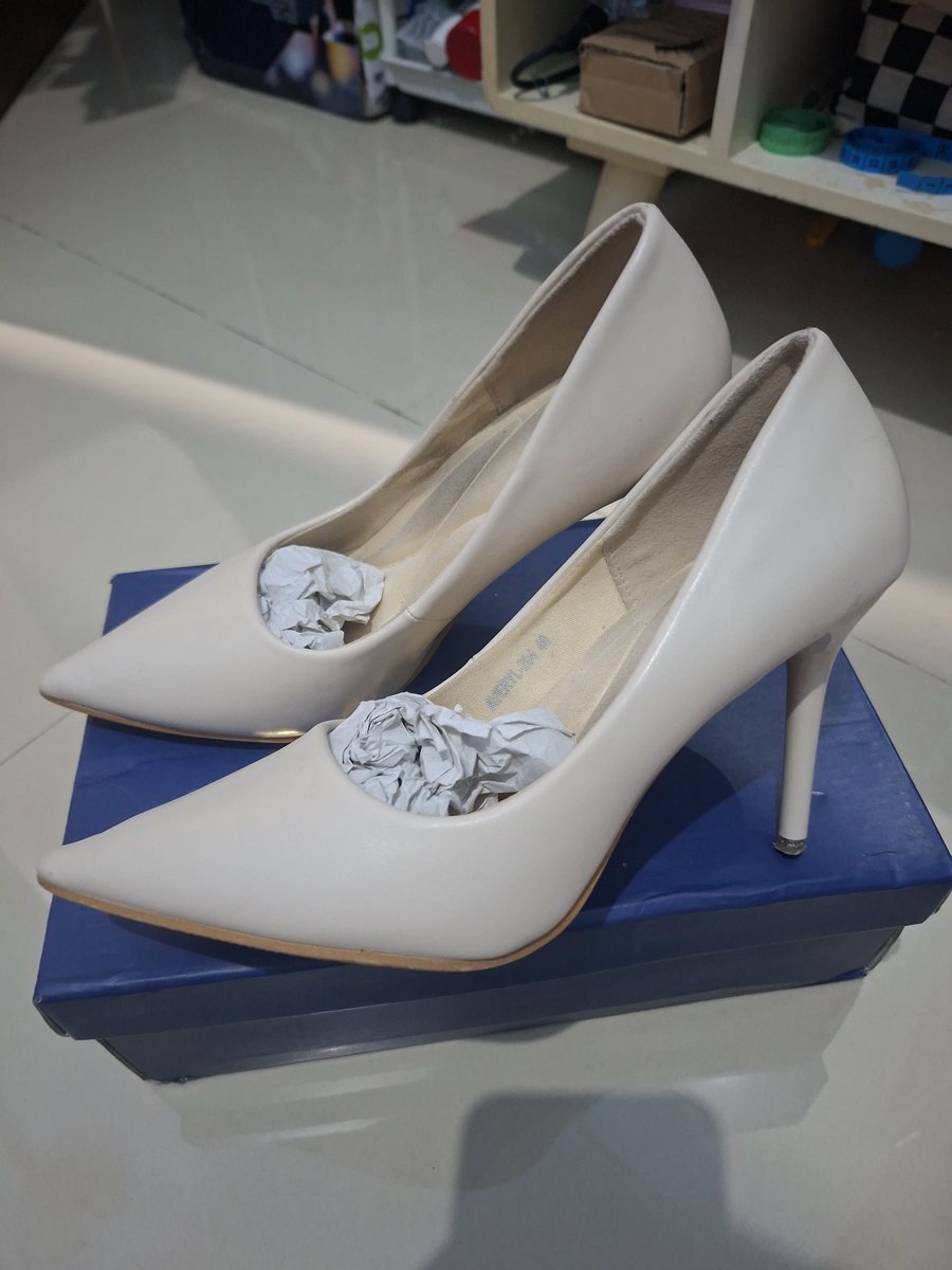 chamillest's tweet photo. want to sell ♡!
XES Averyl Beige Heels (size 40) — in good condition

IDR 78.000 dom jatim. available 🍊 (inc admin)

- agak sedikit kotor bagian dalam, but bisa dibershin (luarnya bersih ya)
- ada foto pas aku pakai juga (dipakai saat acara penting aja) https://t.co/lGEALPreE2