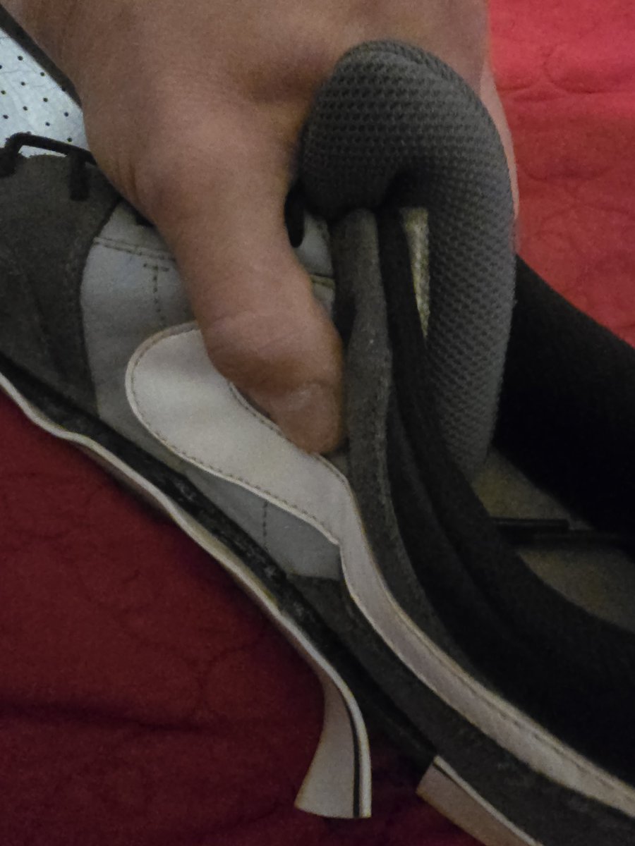 Birdflu631's tweet photo. @Nike this is just pathetic.. 
I wore them 5-10 times MAX 🤢.. 
🗑️🗑️🗑️🗑️🗑️ https://t.co/YGwQ8Em1oq