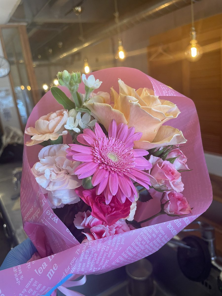 kumadoonatu's tweet photo. 今日も1日お疲れ様です！
くまドーは今日でリトルセトウチ最後の営業を終えました👏
お花をいただいたり、寂しくなりますとのお声もいただいてほんとありがたいです😭
あと2回営業がありますが、一旦締めくくりということでお疲れ様でした✨
シェアキッチンの貴重な体験ありがとう🙏
#シェアキッチン https://t.co/lN1dFxwuOb