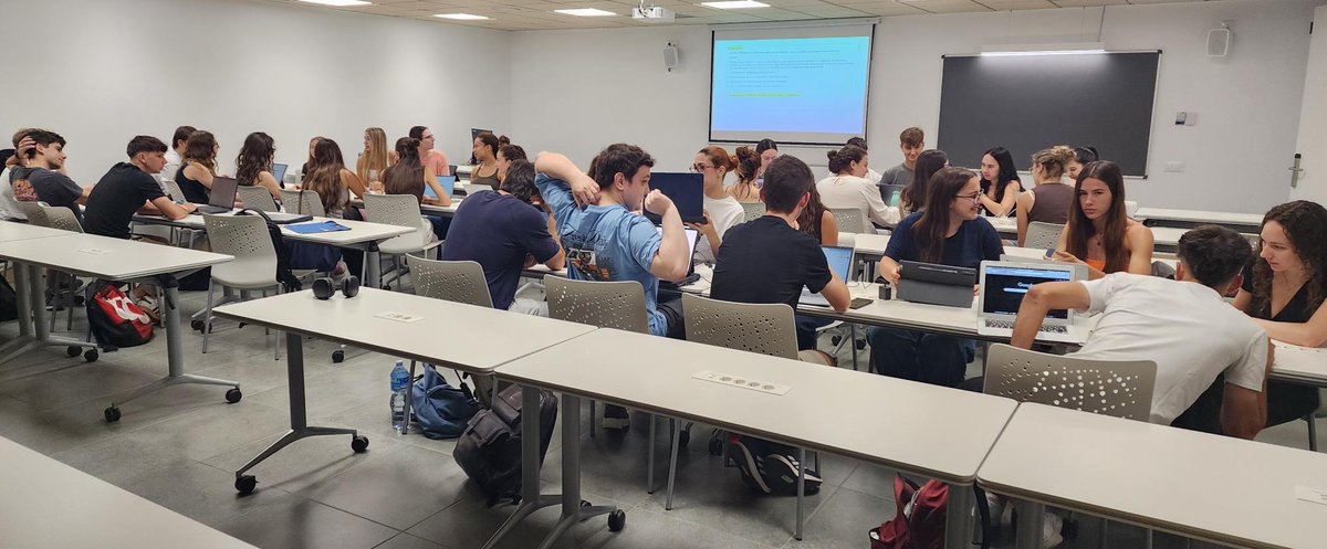 Xgba's tweet photo. Assignatura "Ofici de metge" 2n curs @u_medicina @catedracpal : taller amb pacients experts i taller planificació compartida, amb fellows Master, una experiencia única!!! @salutcat @SCBCPal @secpal_ @_ALCP @uvic_ucc Els pacients, els millors docents!! https://t.co/UPB74xjDZE