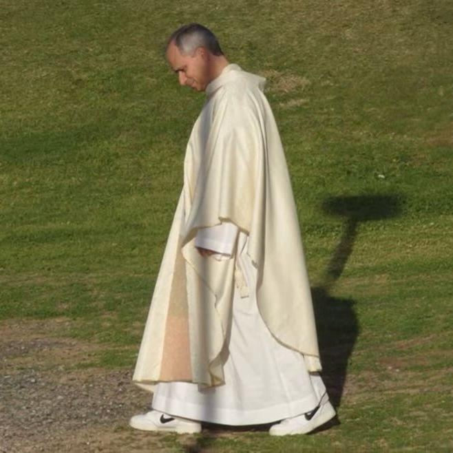 KellyAfterDarkk's tweet photo. El Papa León XIV usa Nike, conduce un Ferrari y tiene una guerra en contra de la IA. Qué agradable sujeto. https://t.co/XURwnNUDeq