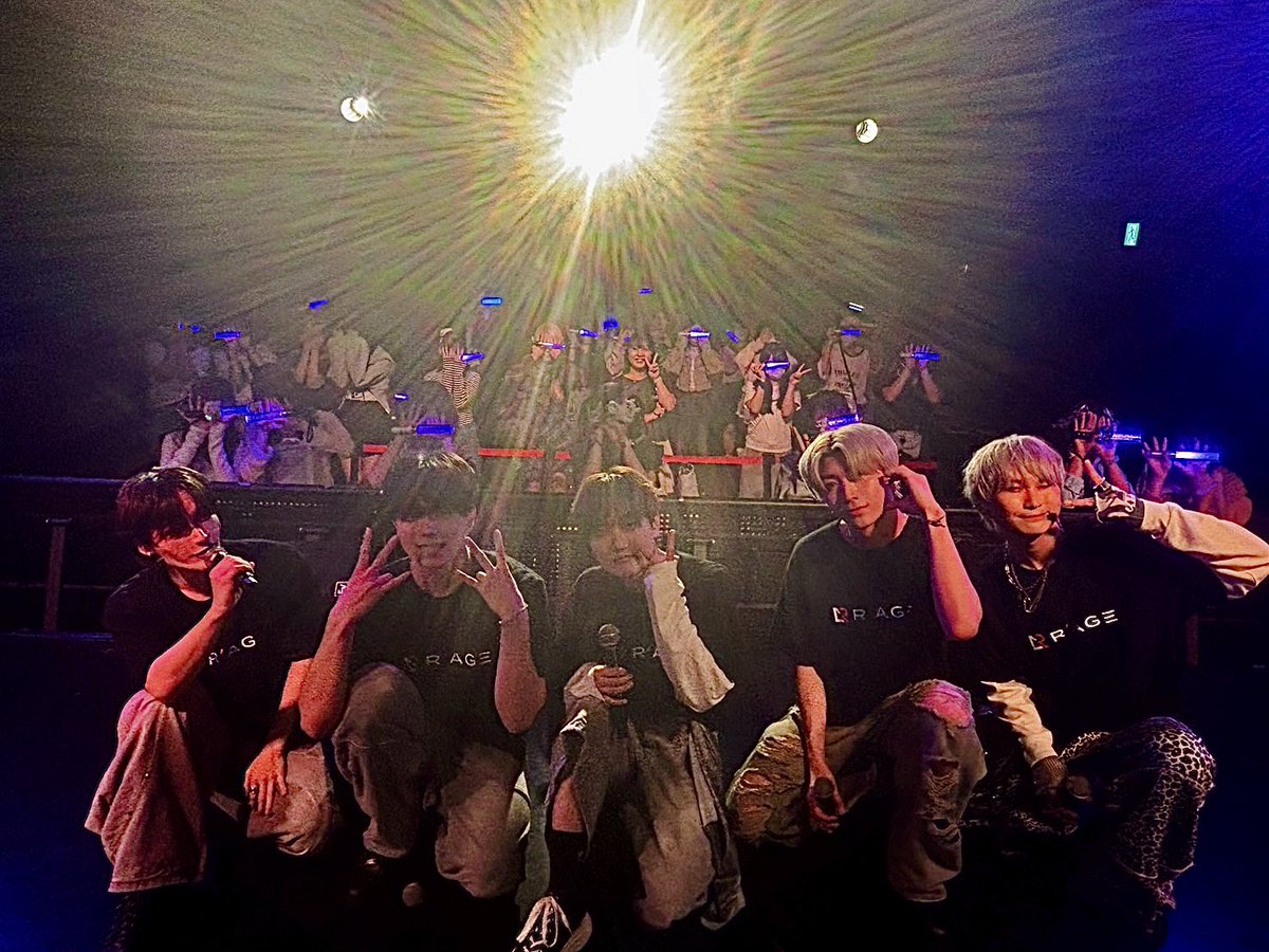 r_age_info's tweet photo. ⚔️御礼⚔️

本日は『R'AGE LAST LIVE』にお越しくださった皆様ありがとうございました！

約1年9ヶ月間、GEARの皆様の応援のお陰でR'AGEはここまで活動を続けることができました。

今後、メンバーはそれぞれ別の道を歩みますが引き続き温かく見守っていただけますと幸いです。

最後にはなりますが、これまでR'AGEへの沢山の声援をいただき誠にありがとうございました！⚔️⚙️🔥