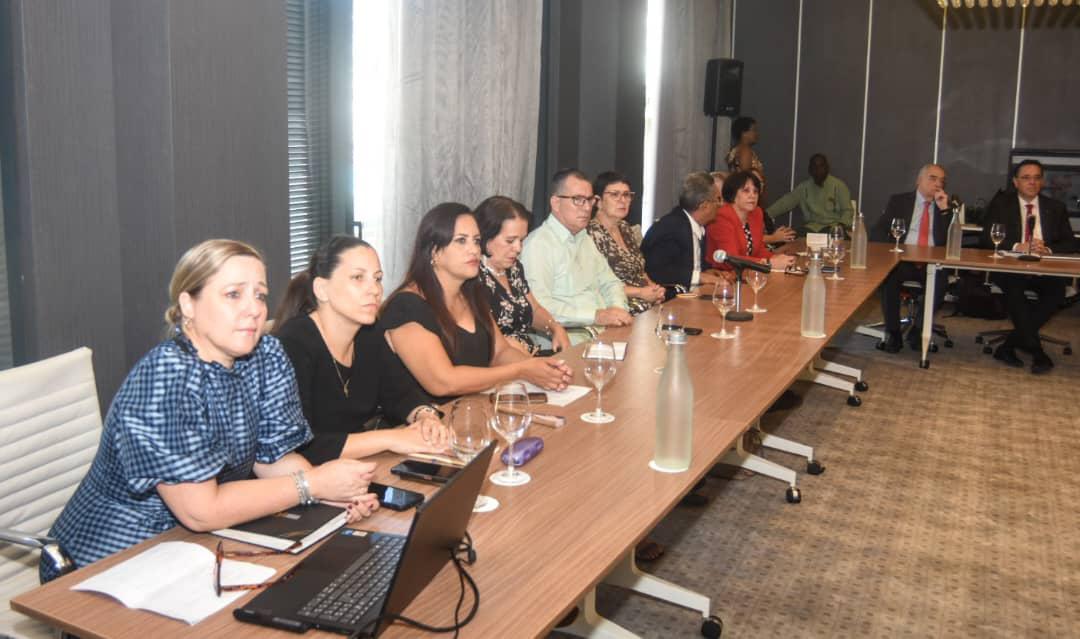 Oscar_CubaTSP's tweet photo. Hoy inauguramos el Taller "Seguridad jurídica en el entorno empresarial", organizado por @TSupremoCU, la Unión Internacional de Oficiales Judiciales y la Embajada de Francia en #Cuba. Participan magistrados, jueces, profesores y especialistas para debatir sobre  diversos temas. https://t.co/8hR00Mo8fk