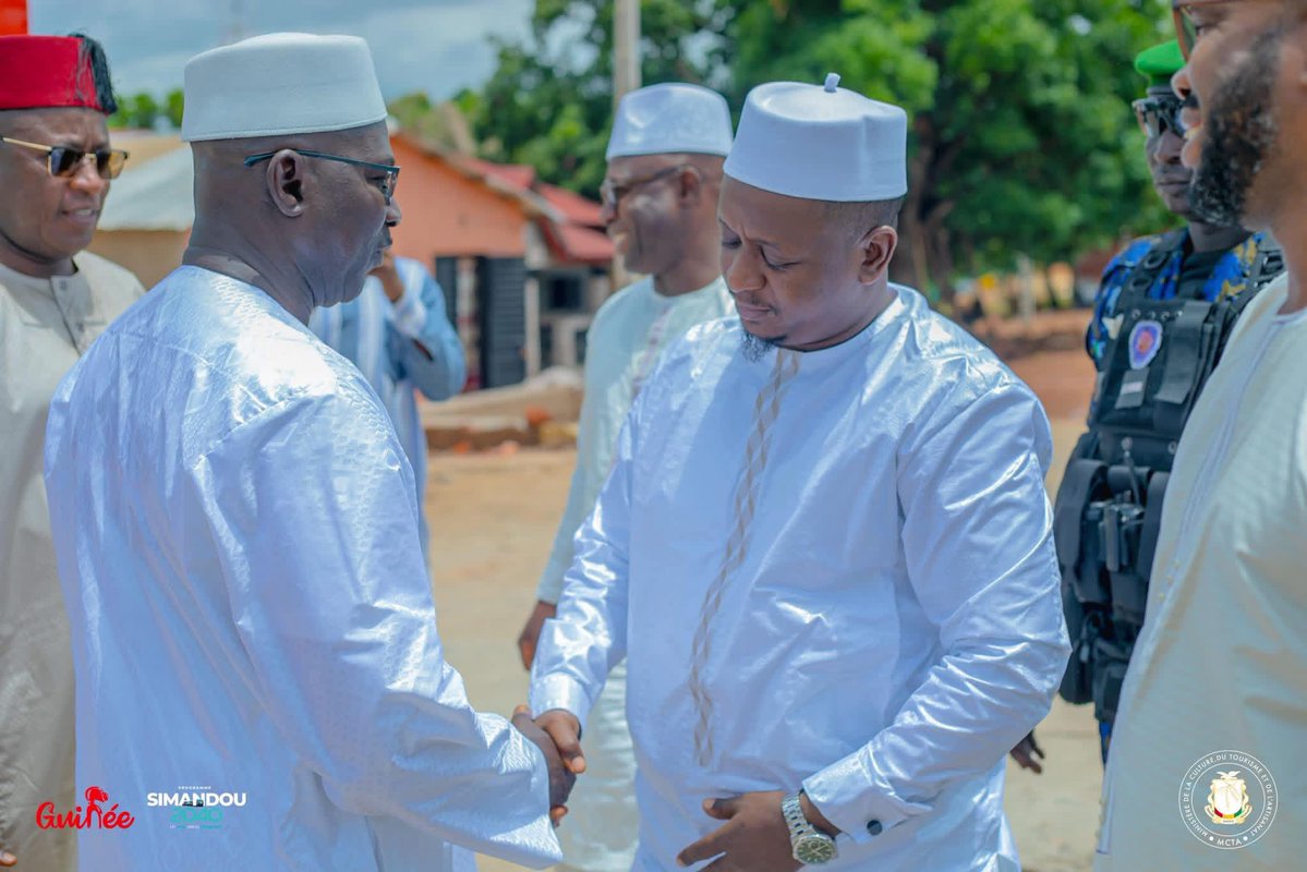mcta_gn's tweet photo. Kania Soli à Kindia : accueil triomphal pour le ministre Moussa Moïse Sylla et inauguration d’un arc de bienvenue à Friguiagbé

Kindia, 27 mai 2026 — Le ministre de la Culture, du Tourisme et de l’Artisanat, Moussa Moïse Sylla, est arrivé ce mercredi à Kindia pour prendre part aux festivités de la 7ᵉ édition de Kania Soli, à la tête d’une délégation de cadres de son département et d’acteurs culturels.

À l’entrée de la ville, il a été chaleureusement accueilli par le préfet de Kindia, les membres de l’association Kaniadiyé et de nombreux citoyens mobilisés pour la circonstance.
Le cortège a marqué une halte significative à Friguiagbé, localité située à une quinzaine de kilomètres du chef-lieu, où l’Association Kania Diyé a officiellement inauguré un imposant arc de bienvenue, érigé pour valoriser l’identité culturelle de la région.

 La cérémonie s’est tenue en présence de Fatima Camara, ministre de l’Industrie et du Commerce, du gouverneur de la région administrative ainsi que du préfet de Kindia.
Prenant la parole, le ministre Sylla a salué l’initiative comme un acte de patriotisme exemplaire. « Cette œuvre démontre que chacun peut apporter sa pierre à la construction nationale », a-t-il déclaré, félicitant les membres de l’association pour leur engagement en faveur du développement local.

Il a également profité de l’occasion pour appeler les populations à se mobiliser massivement pour les élections du 31 mai prochain, afin de choisir leurs représentants au Parlement et leurs futurs dirigeants communaux.

Par cette double célébration, Kindia affirme son attachement aux valeurs de solidarité et de culture, tout en confirmant la place de Kania Soli dans l’agenda culturel national.