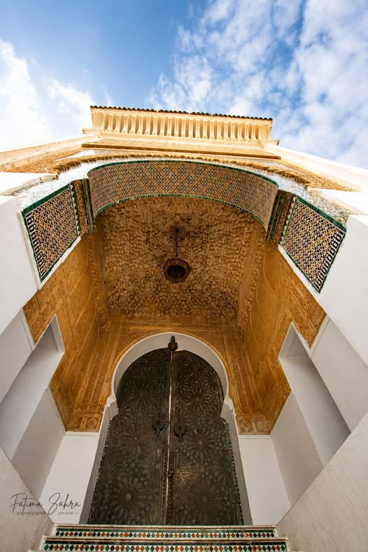 ericthomex's tweet photo. La porte de Mosquée 🕌Sidi Boumediene, également connue sous le nom de Djamaâ El Eubbad, constitue un véritable chef-d’œuvre de l’architecture andalouse et maghrébine de l’époque mérinide
#patrimoinealgerien #photo #algerie #algeria 🇩🇿#tlemcen #dzair https://t.co/p7pX0A00lW