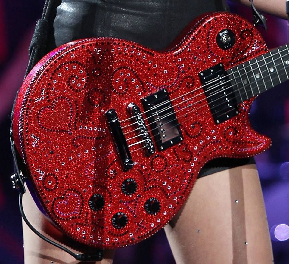 vinylfolklore's tweet photo. the category is: taylor’s prettiest guitars https://t.co/UAXVtvDARu