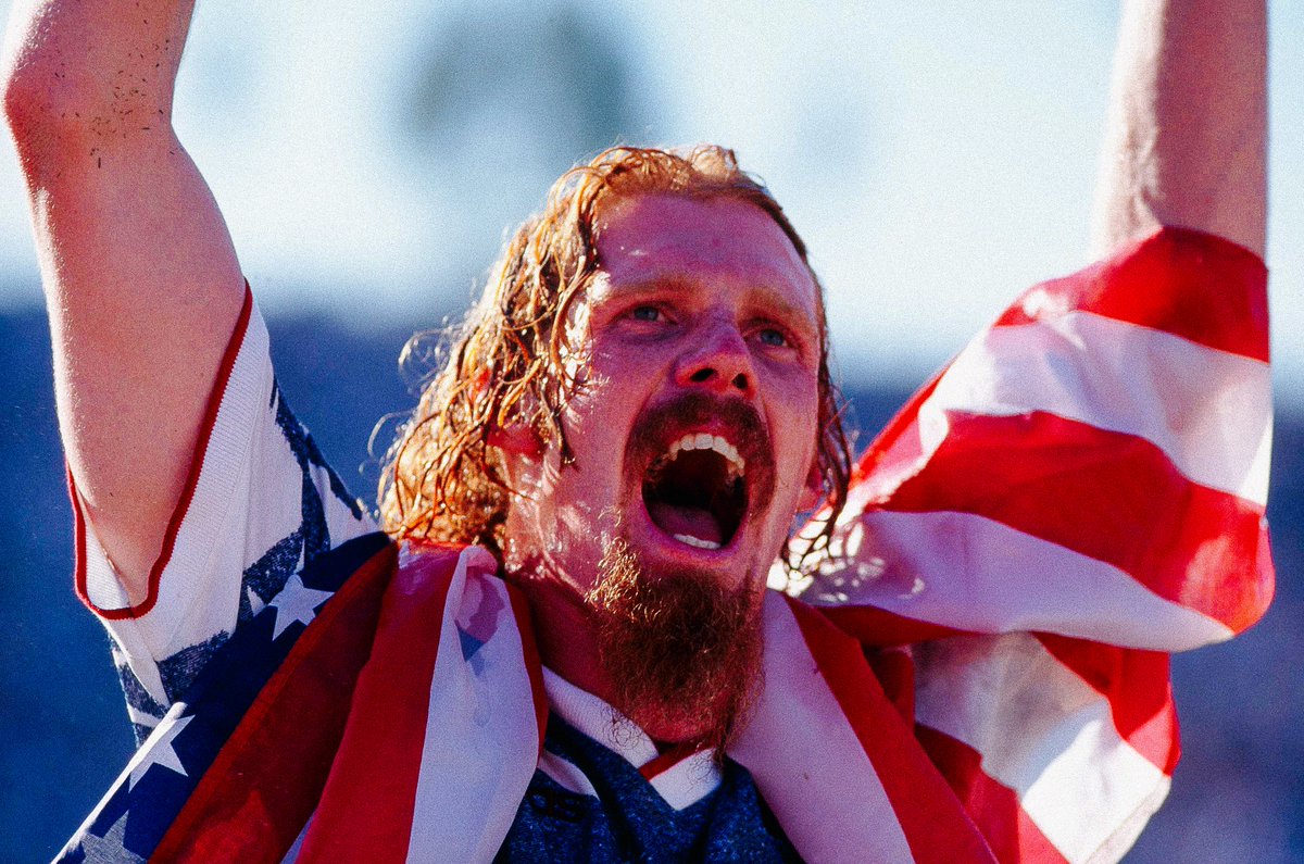 SANTOS_Magazine's tweet photo. USA 94. Of je het nu hebt meegemaakt of niet, het leverde in ieder geval schitterende plaatjes én verhalen op. In 'SANTOS #34: We worden wereldkampioen!' blikken we dan ook uitgebreid terug op het eerste WK in Noord-Amerika.

Bestel ons nieuwe nummer nu: https://t.co/5o8CqJa9Vh https://t.co/A0lPDagawd