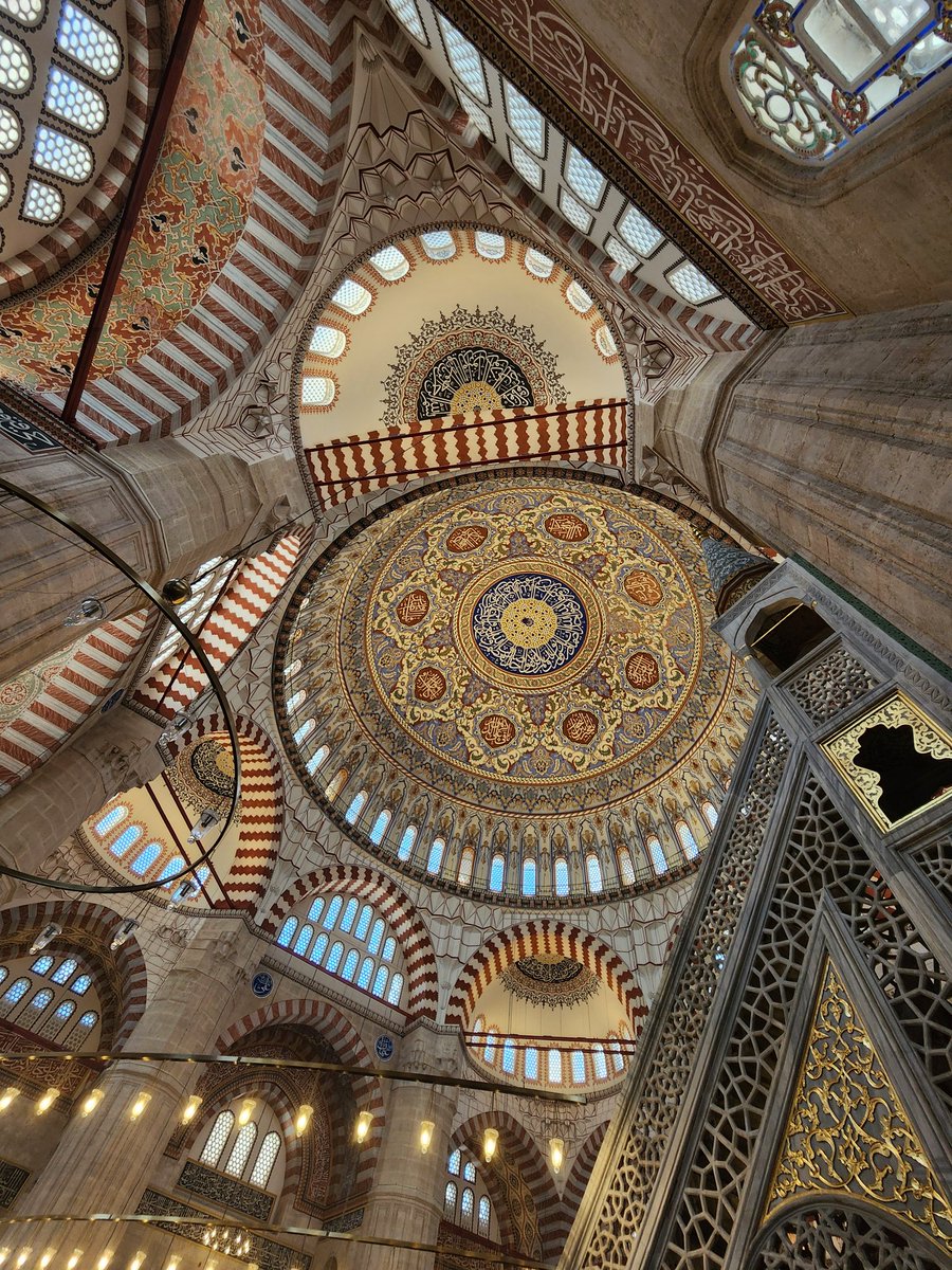 iokanu's tweet photo. Architect Sinan’s unique masterpiece, Selimiye Mosque, shines in all its magnificence.✨️

Built with the most advanced technology of its era, the mosque captivates visitors with its remarkable architectural details.🕌

📍Edirne https://t.co/a7hBbw1KpS