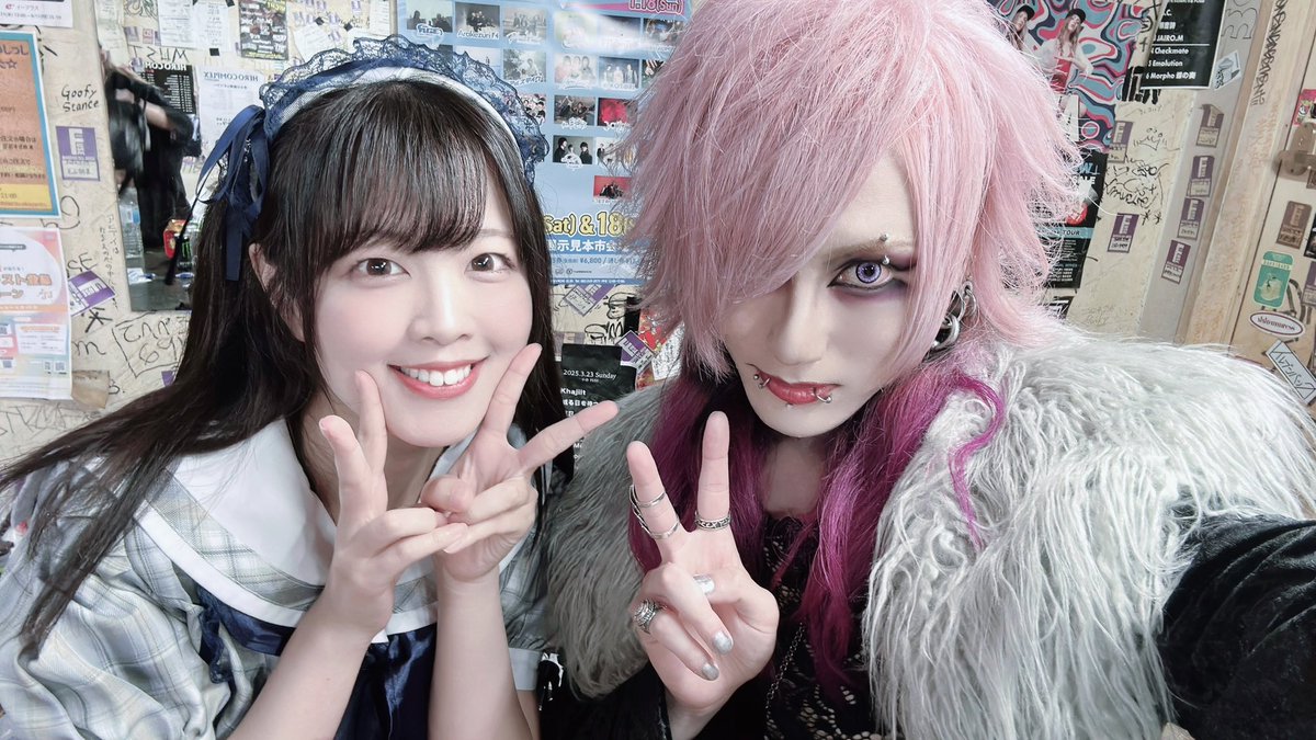 towa_iolite's tweet photo. 澪桜さん、ゆにこぉんさん、遊理カケルさん、なつきょんさん

皆さん個性的で楽屋の雰囲気も楽しかったです🫶
ライブでも別ジャンルの方々と戦えていい刺激を受けたし、
だからこそ遠慮なく全身全霊ヴィジュアル系をやらせてもらいました🔥 https://t.co/Uy63YXBAk3