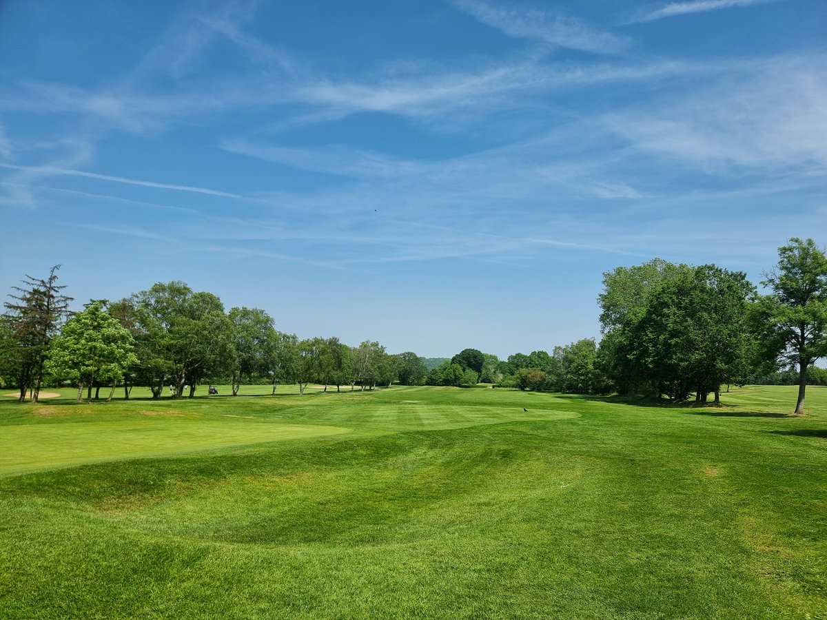 LeesHallGC's tweet photo. Looking great in the sun 🌞🌞 https://t.co/0p3Sx1sfgP