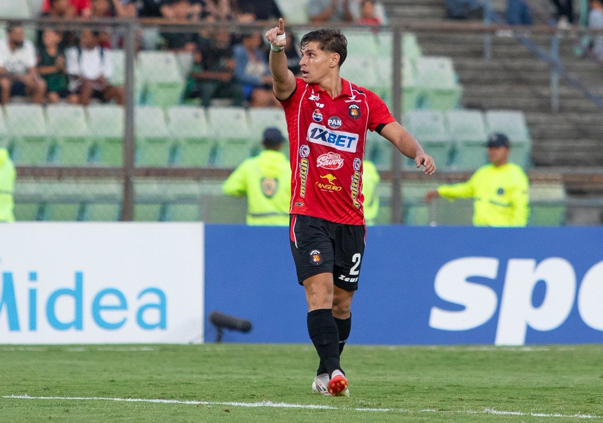 Dave_51's tweet photo. ☝️ EL DATO:

🛡️ El lateral derecho Eduardo Fereira ingresó ayer al Top 5 de los jugadores del Caracas FC con más partidos en torneos de Conmebol.

1️⃣ José Manuel Rey - 48
2️⃣ Luis Vera - 47
3️⃣ Edgar Jiménez - 41
4️⃣ Rafael Castellín - 40
5️⃣ Eduardo Fereira - 32 📸 https://t.co/EthpyY5axJ