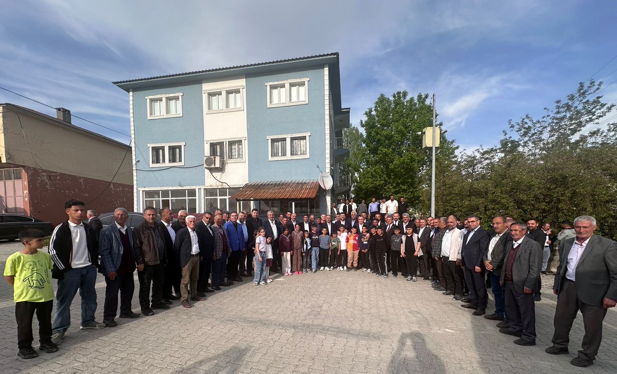 eminsimsekmus's tweet photo. 📍Erentepe Beldemiz

Kurban Bayramı ziyaretleri kapsamında Erentepe Beldemizdeyiz. İl Başkanımız Sn @MelikEmre1 ve teşkilat mensuplarımızla birlikte Belde Belediye Başkanı Sn Hüseyin Haydaroğulları ve  kıymetli hemşehrilerimizle bayramlaştık. Bayram sevincine ortak olan çocuklarımızın neşesi ise programımıza ayrı bir güzellik kattı.

Misafirperverlikleri ve samimi sohbetleri için tüm Erentepe halkına ve Sn Belediye Başkanımıza teşekkür ediyor, hayırlı bayramlar diliyoruz.