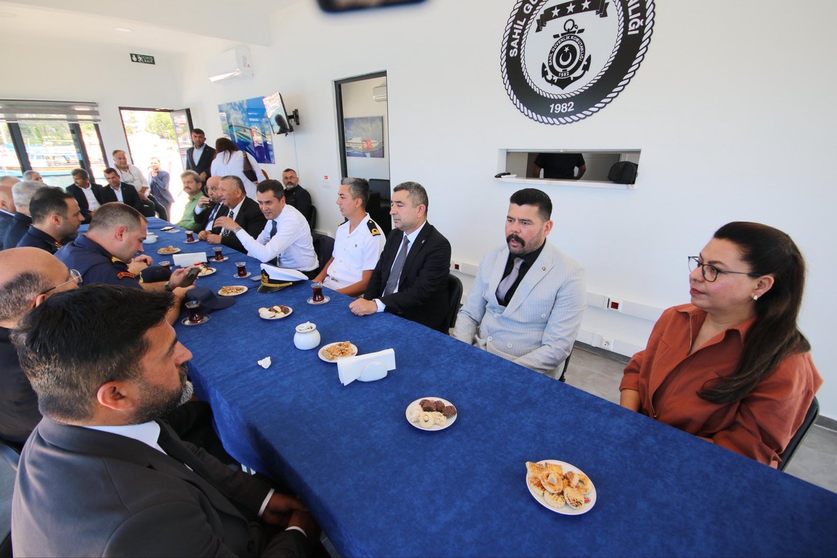 OkayBilgin's tweet photo. Teşkilatımızla birlikte resmi bayramlaşma programına katılım sağlayarak bayramın birlik ve beraberlik iklimini paylaştık. https://t.co/P71D3uDrpi