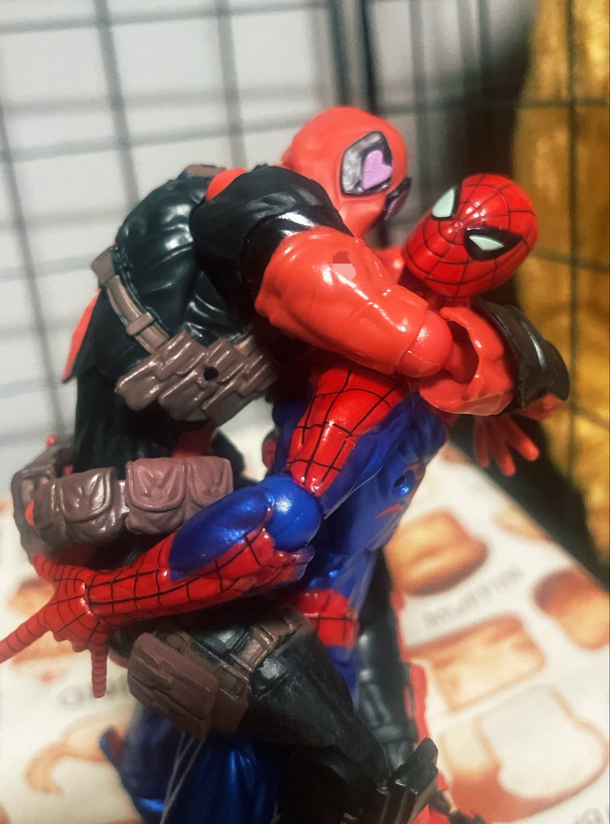 chil_note's tweet photo. メ⚪︎カリでフィギュア買ったから遊んでる https://t.co/hi8B8zbIxP