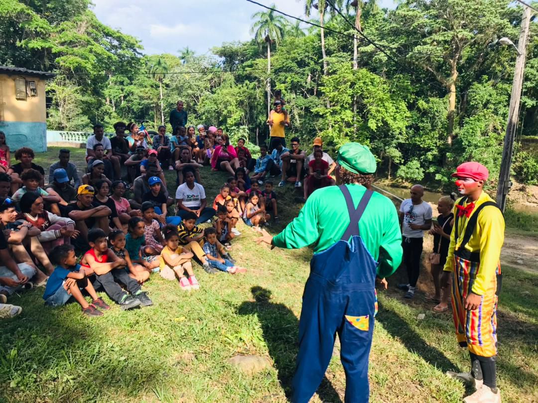CNCTVGranma's tweet photo. Nuestros jóvenes participantes en la Ruta Histórica, realizaron su trayecto de Alegría de Pío hasta el Plátano, donde fueron recibidos en la Casa del Comandante Guillermo García.
@BarceloOrt92635 
@YanetsyTerry 
@PartidoPCC 
@DiazCanelB https://t.co/EAmHIoO037